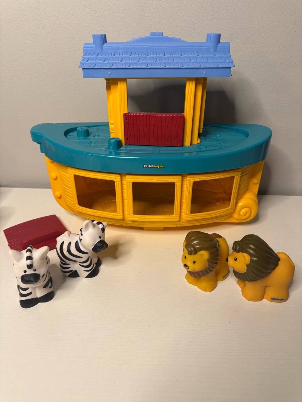 Fisher-Price Yellow & Blue Little People Noah's Ark Playset with Lions & Zebras